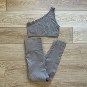 Set Active Sculptflex Ribbed One-Shoulder Sports Bra and Leggings in Sand